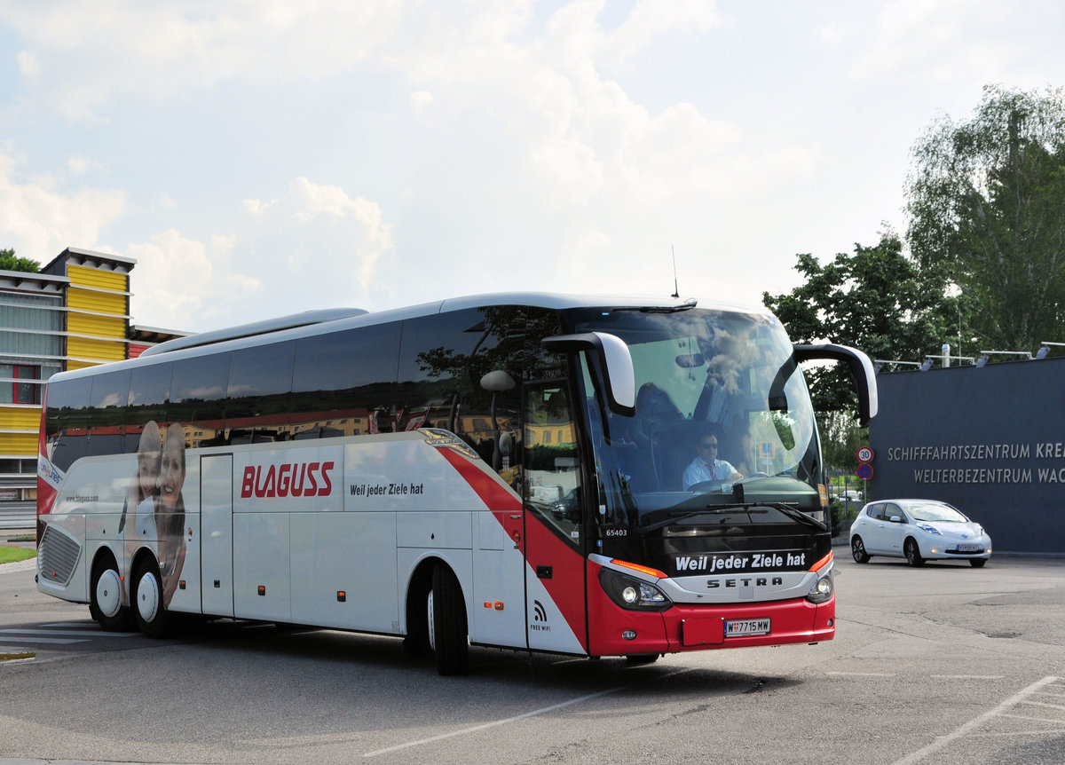 Setra 517 HD von Blaguss Reisen aus sterreich in Krems gesehen.