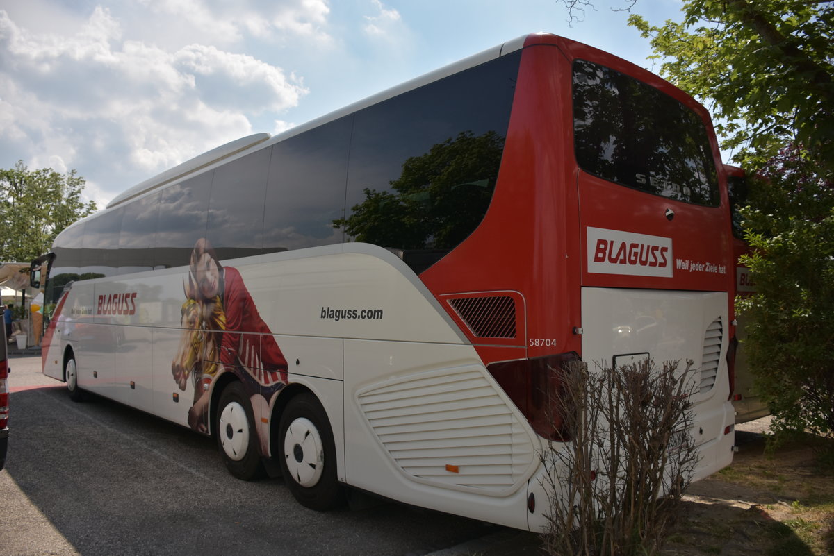 Setra 517 HD von Blaguss Reisen aus Wien im Mai 2018 in Krems.