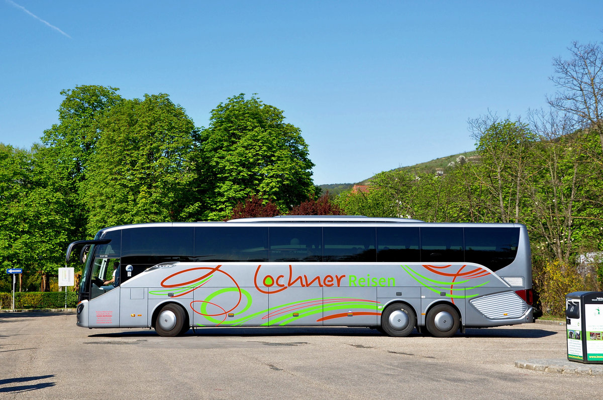 Setra 517 HD von Busreisen Robert Lochner aus der BRD in Krems gesehen.