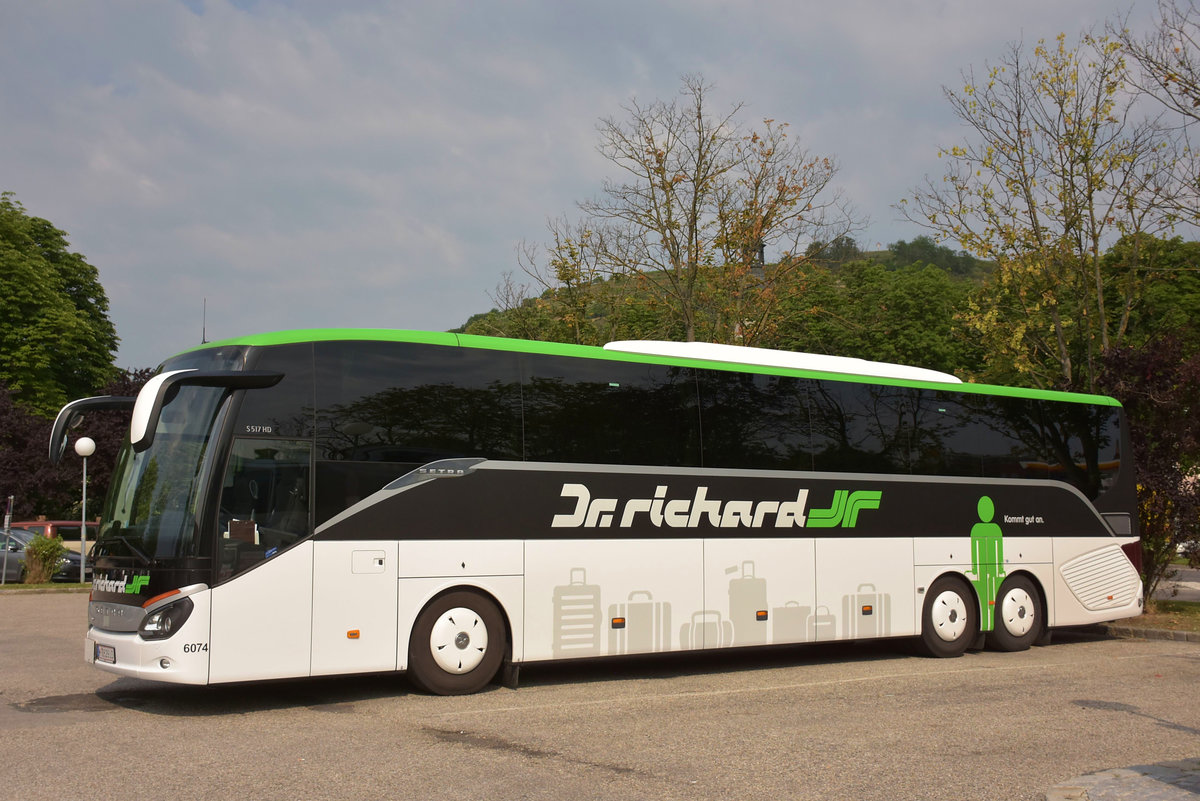 Setra 517 HD von Dr. Richard Reisen aus Wien 2018 in Krems gesehen.