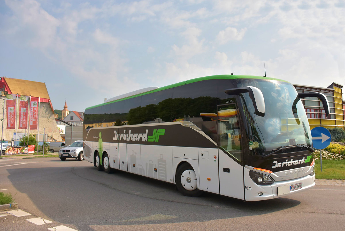 Setra 517 HD von Dr. Richard Reisen aus Wien 2018 in Krems gesehen.