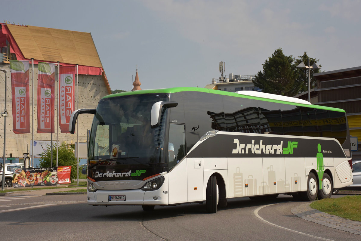 Setra 517 HD von Dr. Richard Reisen aus Wien 2018 in Krems gesehen.