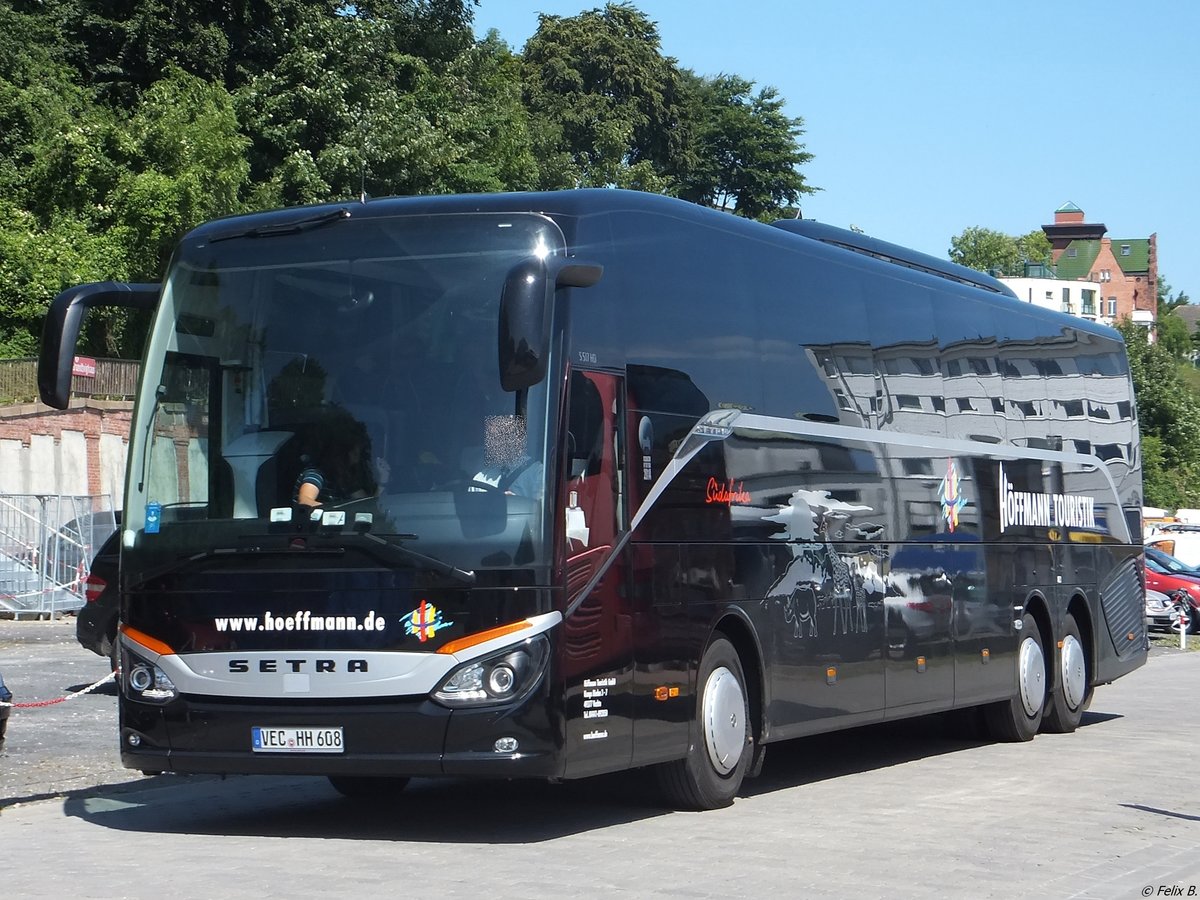 Setra 517 HD von Höffmann Touristik aus Deutschland im Stadthafen Sassnitz.