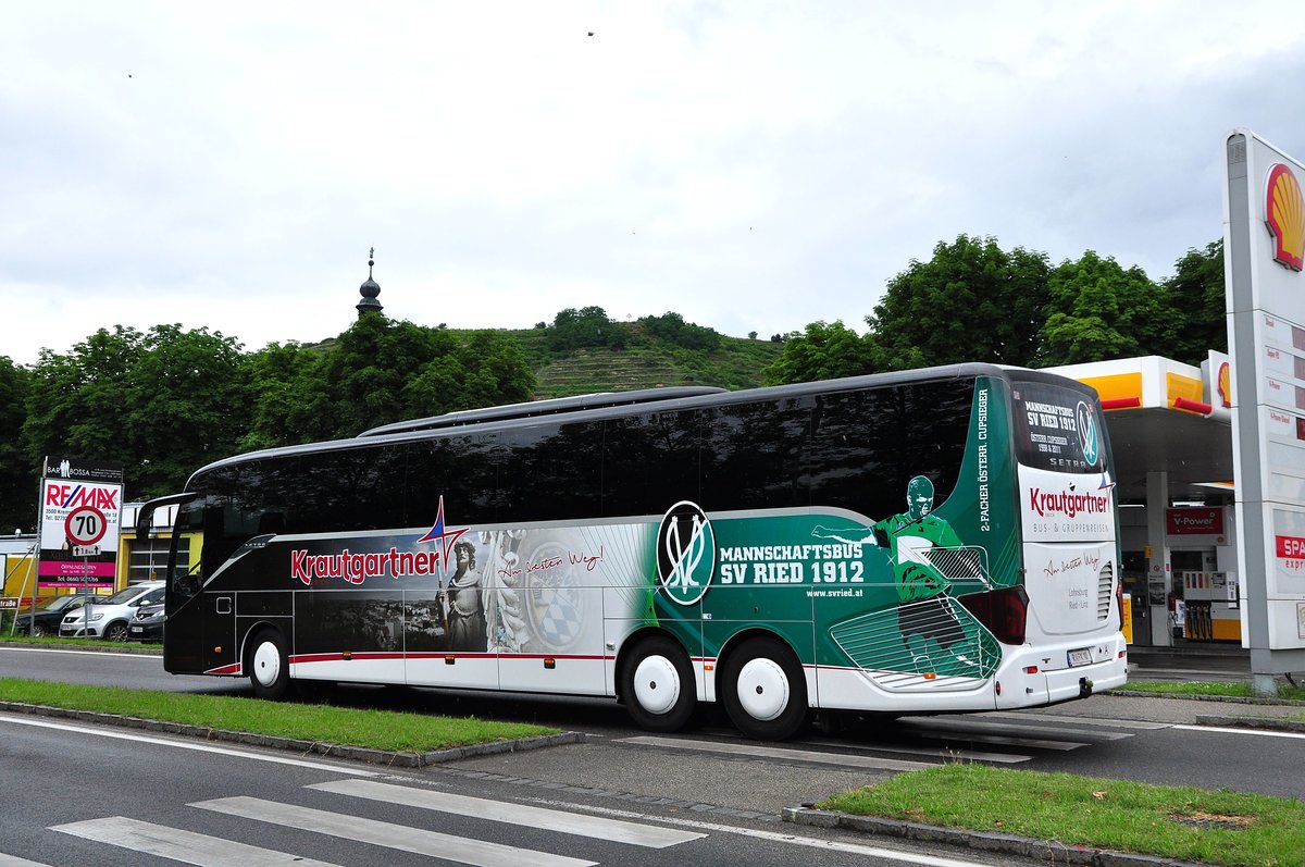 Setra 517 HD von Krautgartner Reisen aus sterreich in Krems gesehen.