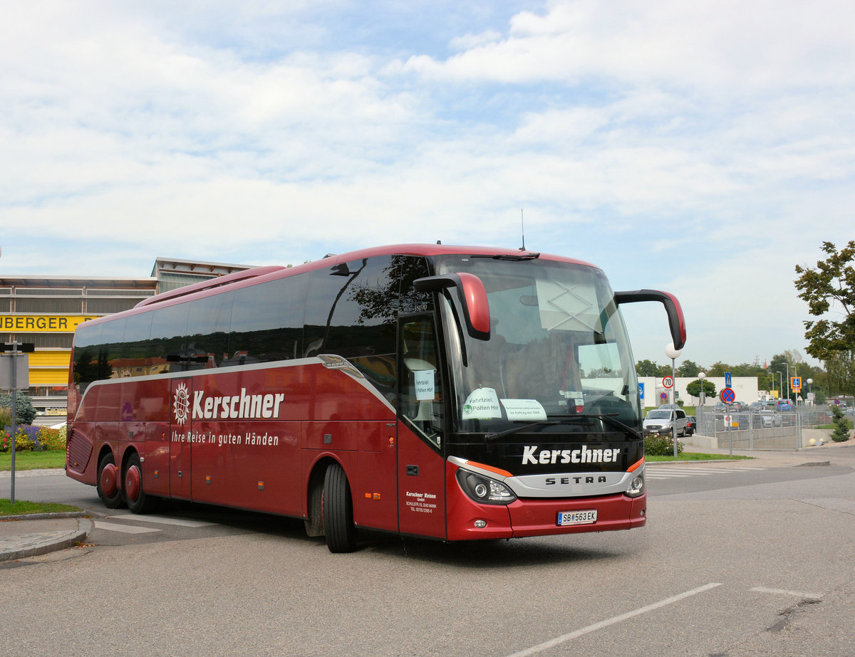 Setra 517 HD vom Reisebro Kerschner aus Niedersterreich in Krems gesehen.