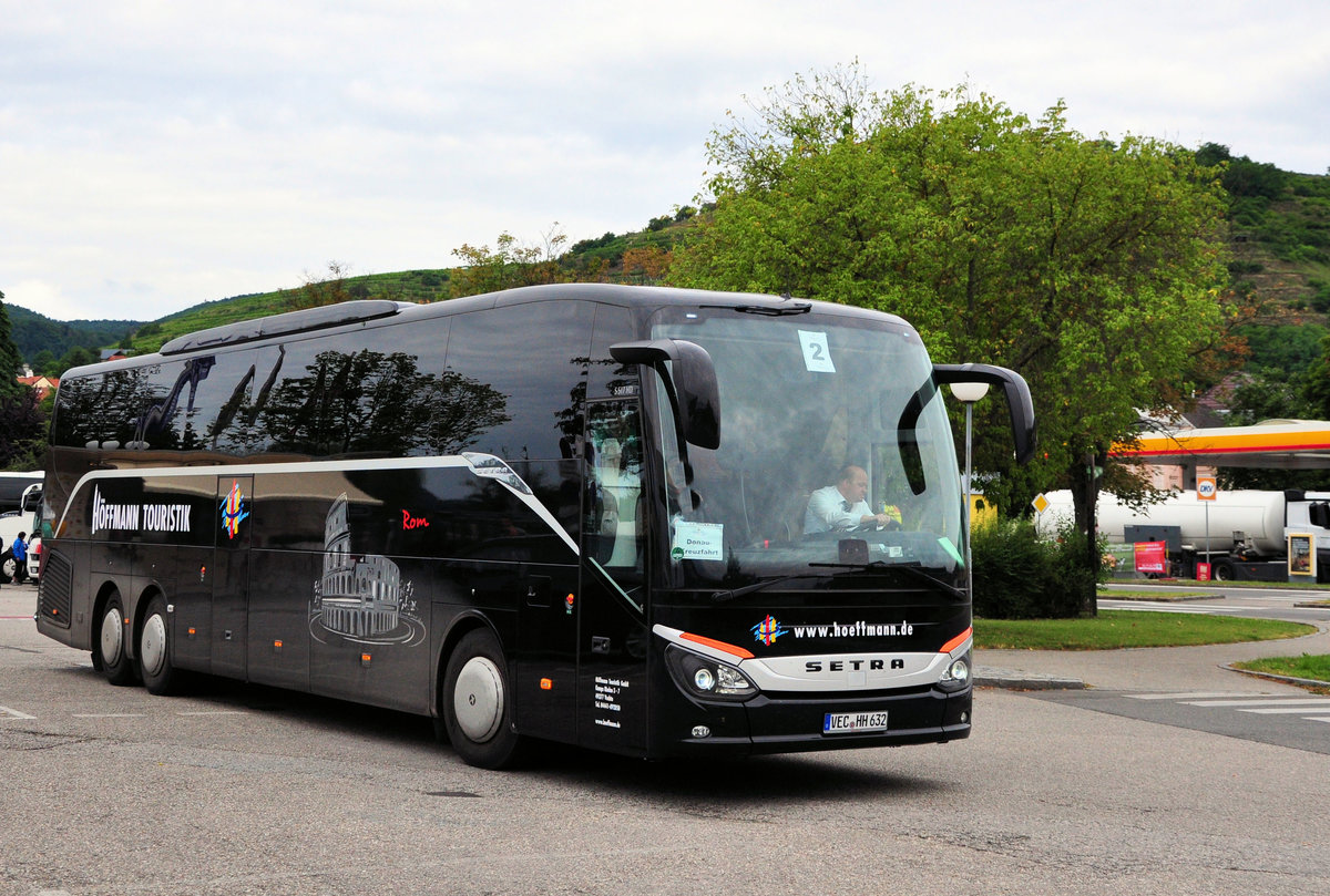 Setra 517 HD (Rom) von der Hffmann Touristik aus der BRD in Krems gesehen.