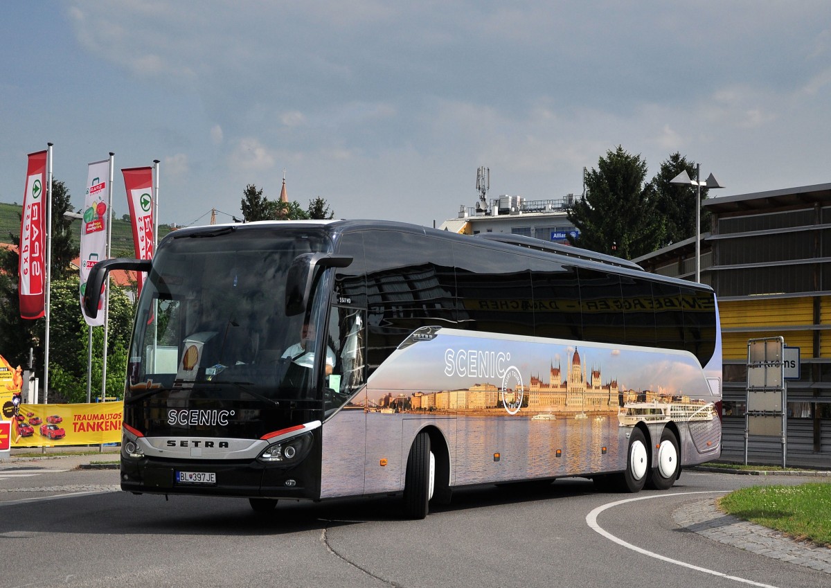 Setra 517 HD von Scenic tours ( Blaguss) aus der Slowakei im Mai 2015 in Krems.