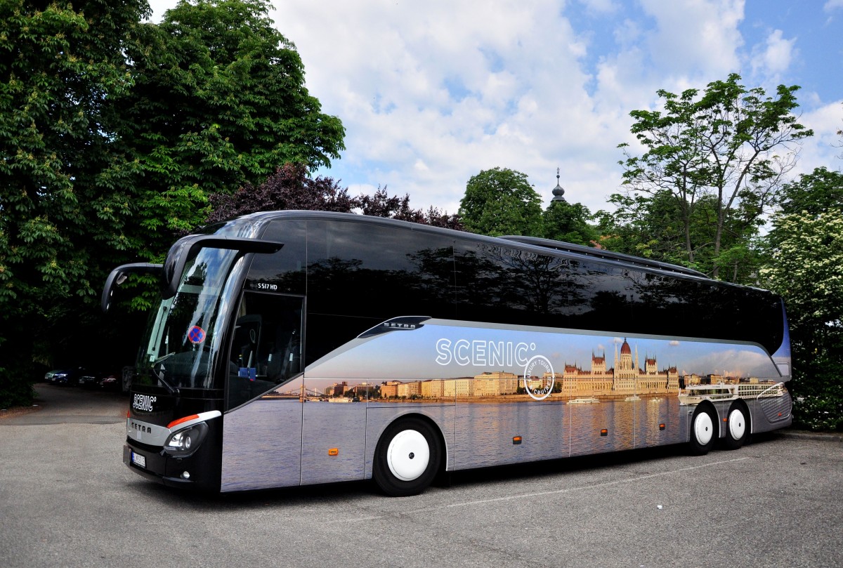 Setra 517 HD von Scenic tours ( Blaguss) aus der Slowakei im Mai 2015 in Krems.