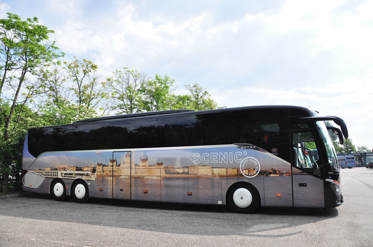 Setra 517 HD von Scenic tours ( Blaguss) aus der Slowakei im Mai 2015 in Krems.