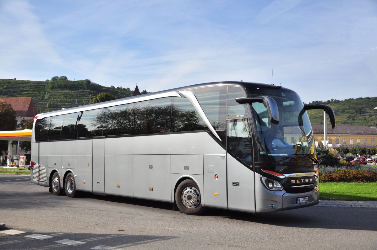 Setra 517 HDH aus der BRD am 24.9.2014 in Krems gesehen.