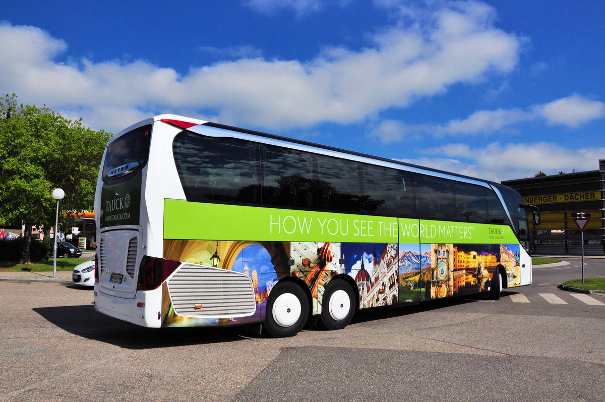 Setra 517 HDH von Dr. Richard Reisen aus Wien in Krems gesehen.