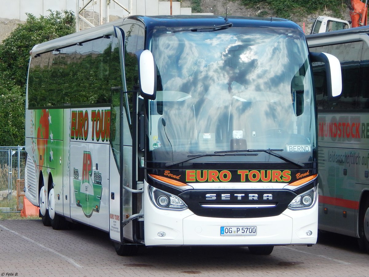 Setra 517 HDH von Euro Tours aus Deutschland im Stadthafen Sassnitz.