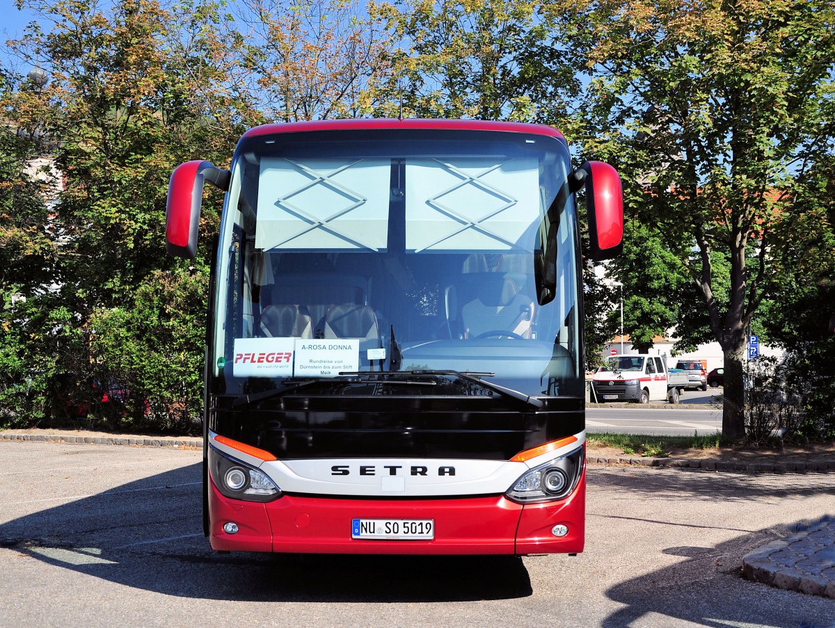 Setra 519 HD aus der BRD,unterwegs fr Pfleger Reisen in Krems gesehen.