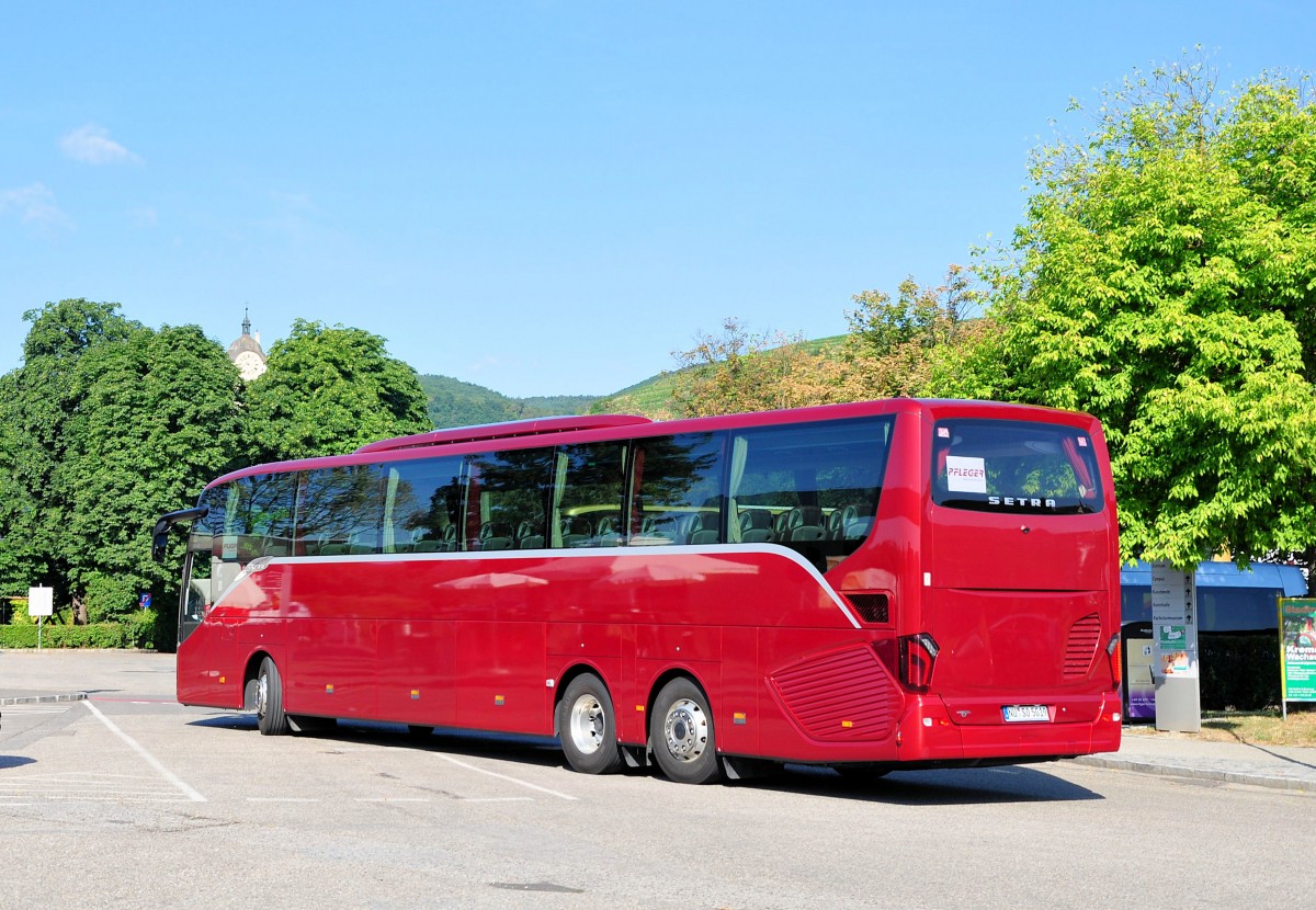 Setra 519 HD aus der BRD,unterwegs fr Pfleger Reisen in Krems gesehen.