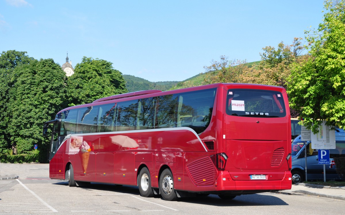 Setra 519 HD aus der BRD,unterwegs fr Pfleger Reisen in Krems gesehen.