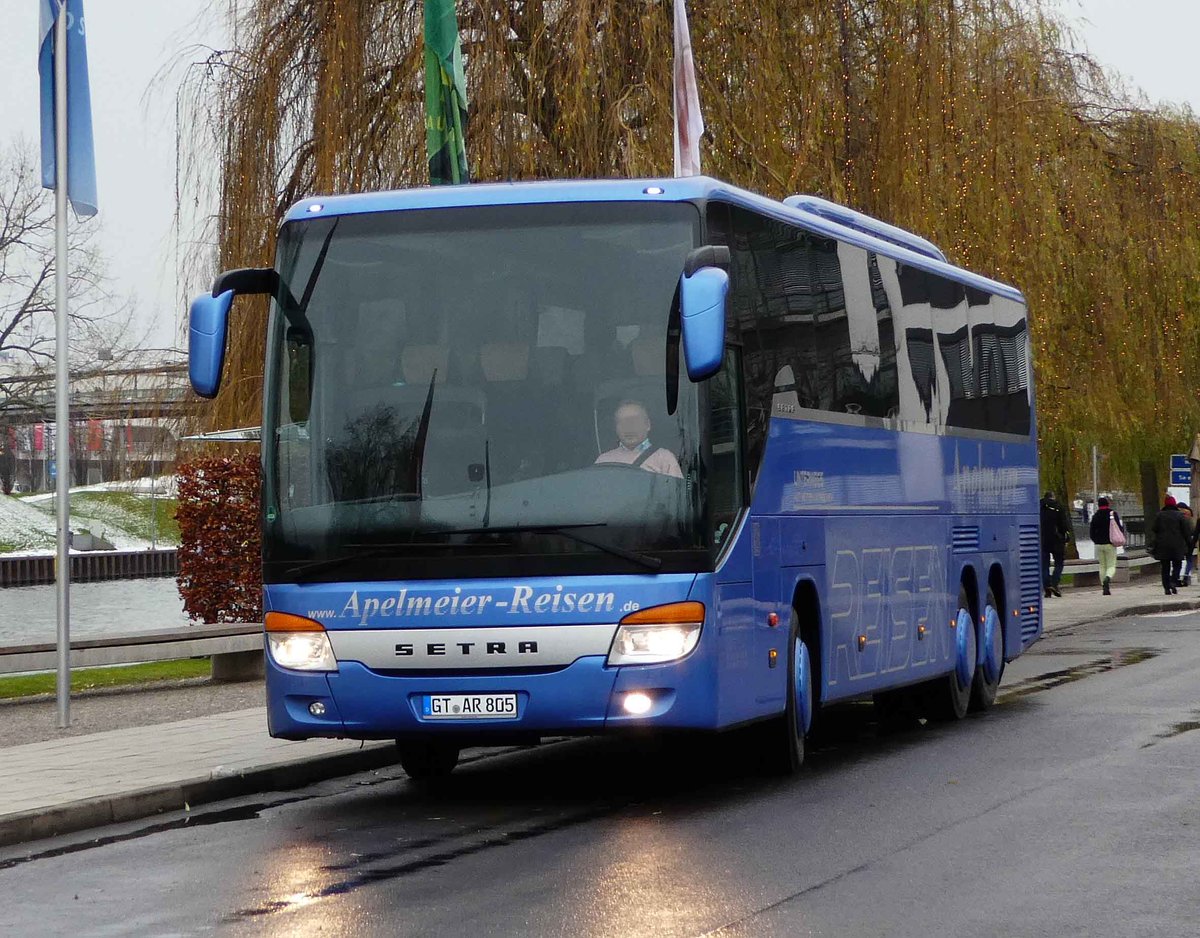 Setra von APELMEIER-Reisen hat Gste zur Autostadt in Wolfsburg gebracht, 12-2017