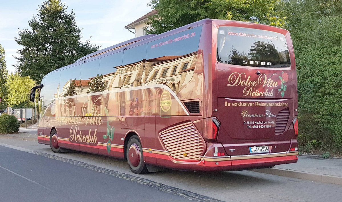 Setra vom REISECLUB DOLCE VITA aus Neuhof steht am Hünfelder Bahnhof im September 2019