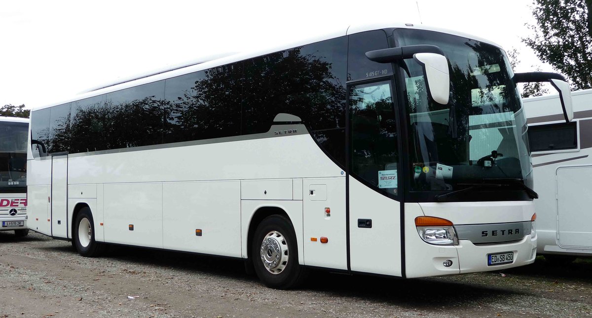 Setra S 415 steht auf dem Busparkplatz der Veterama 2017 in Mannheim, Oktober 2017