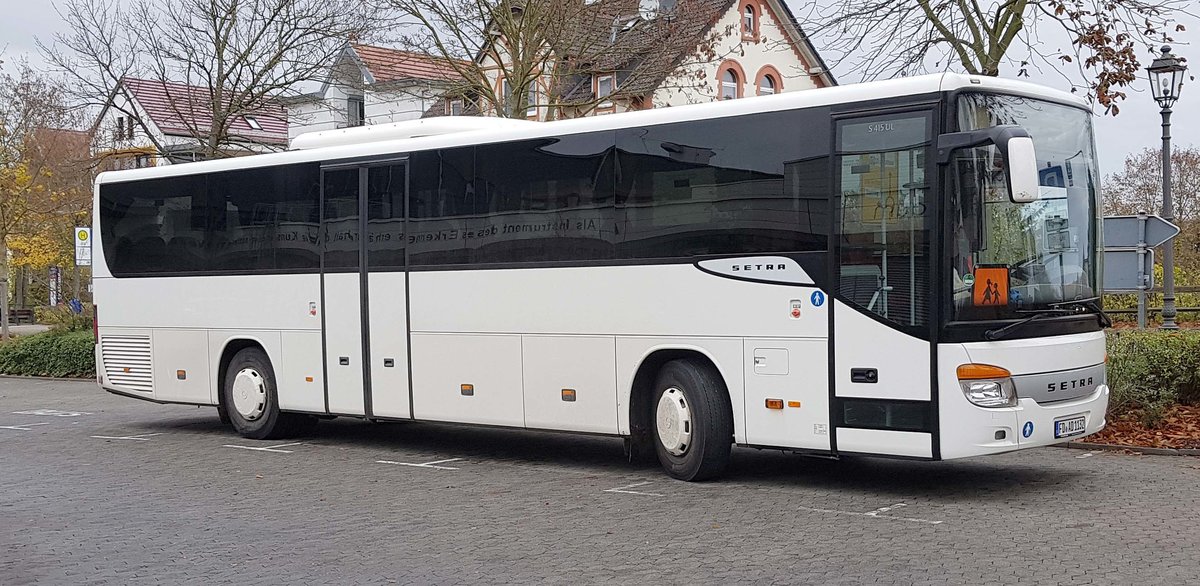 Setra S 415 UL hat Schler zum Schwimmunterricht ans Hallenbad gebracht, Hnfeld im November 2019