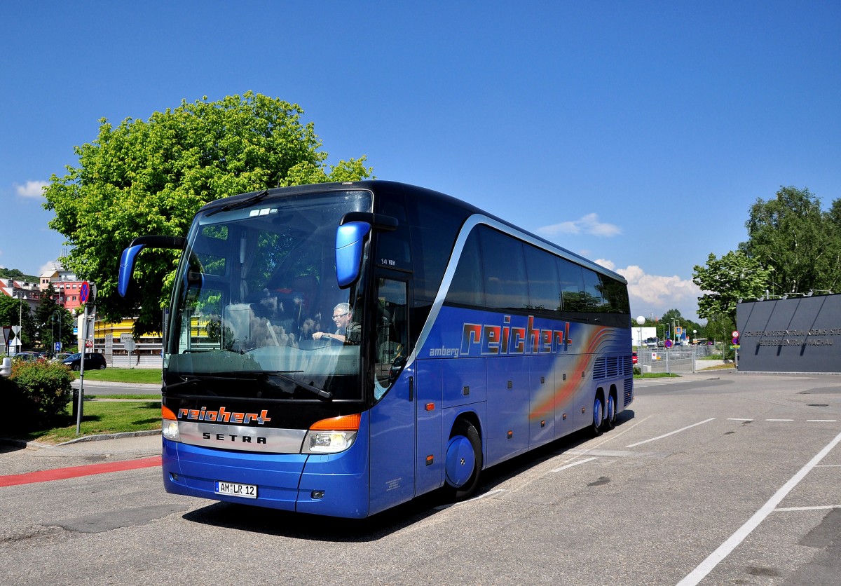 SETRA S417 HDH von REICHERT aus der BRD am 29.5.2013 in Krems an der Donau.