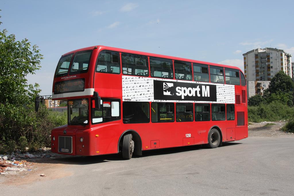 Stadtbus Yutong City Master Wagen 1250 an der Endhaltestelle Bahnhof Skopje - Petrov am 20.5.2017.