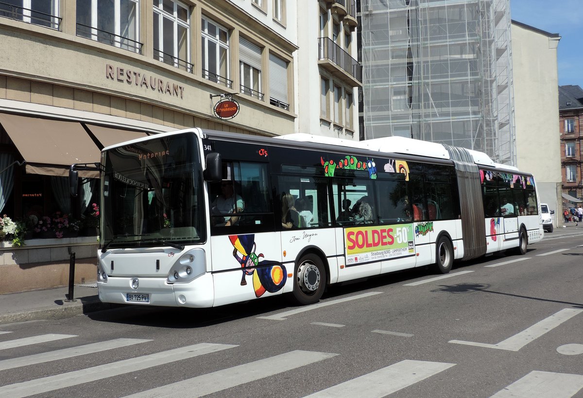 Strassburg - 17. Juli 2019 : CNG Bus Irisbus Citelis 18 Nr 341 bei der Haltestelle Pont Kuss.