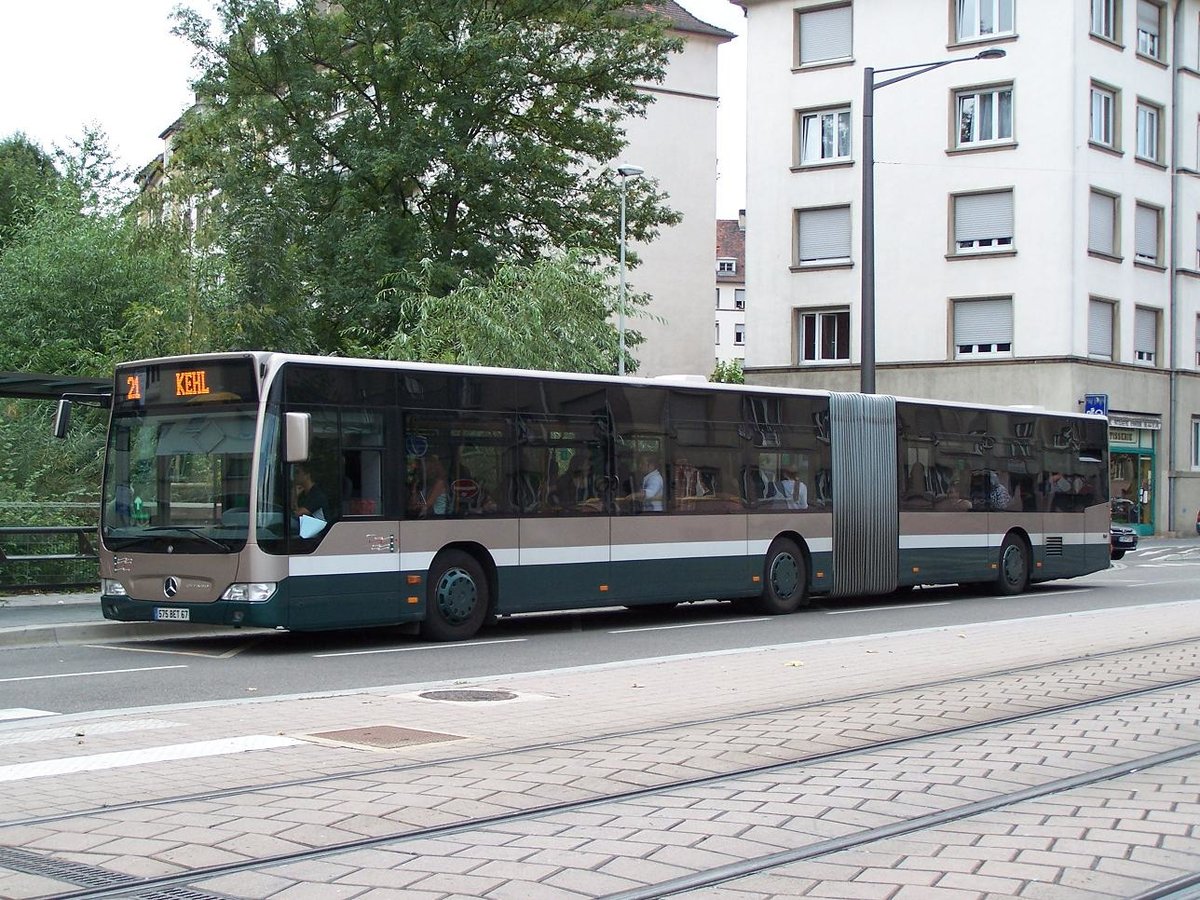 Strassburg - 2. September 2009 : Citaro Gelenkbus an der Haltestelle Aristide Briant.