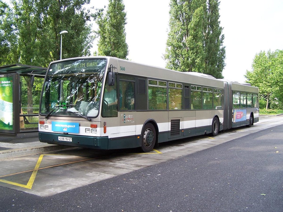 Strassburg - 22. Mai 2009 : Van Hool AG 300 Nr 560 bei der Haltestelle Pont Phario