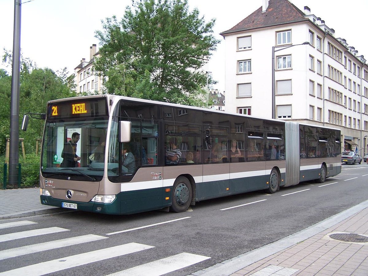 Strassburg - 22. mai 2009 : Citaro Gelenkbus an der Haltestelle Aristide Briant.