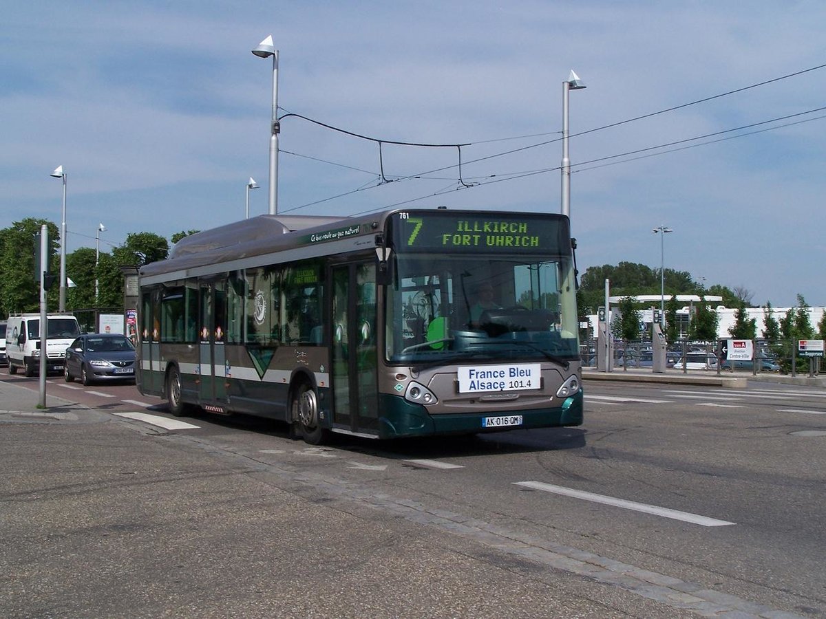 Strassburg - 9. Juni 2010 : Heuliez GX 327 CNG am Baggersee.