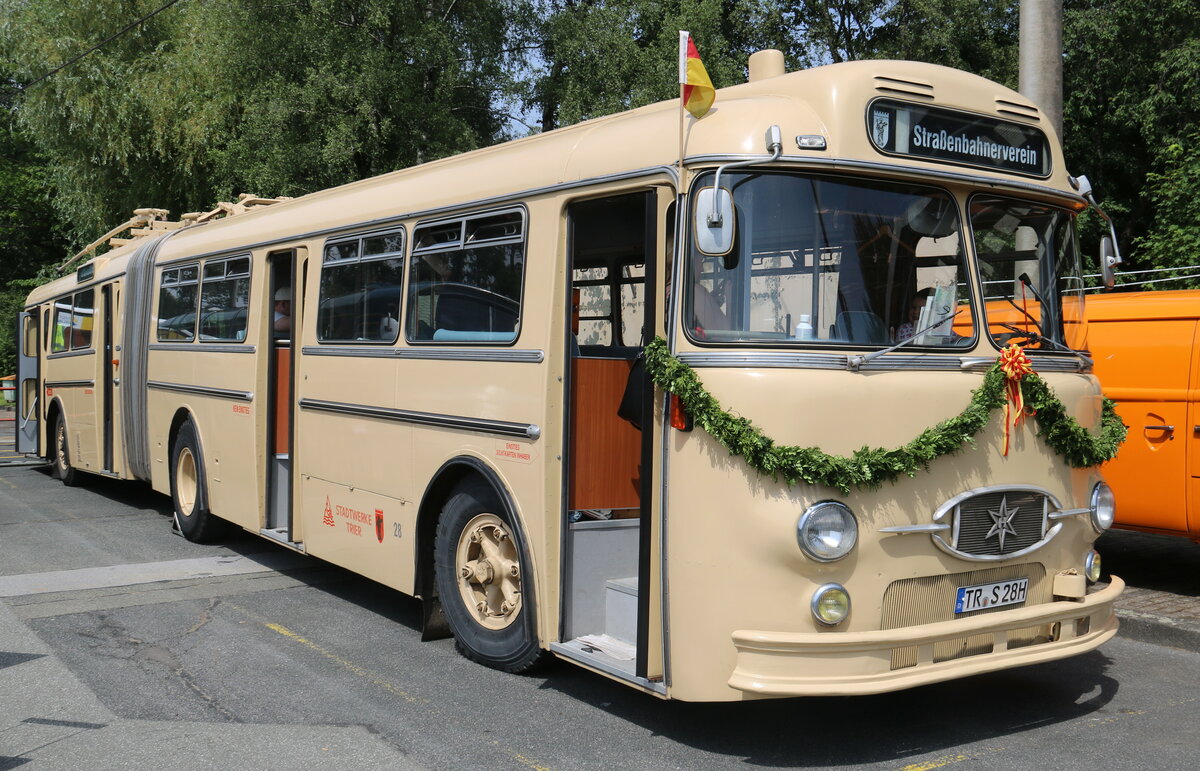 SWT Trier - Nr. 28/TR-S 28H - Henschel Gelenktrolleybus (1969: Umbau zum Dieselbus) am 19. Juni 2022 in Solingen (Aufnahme: Martin Beyer)