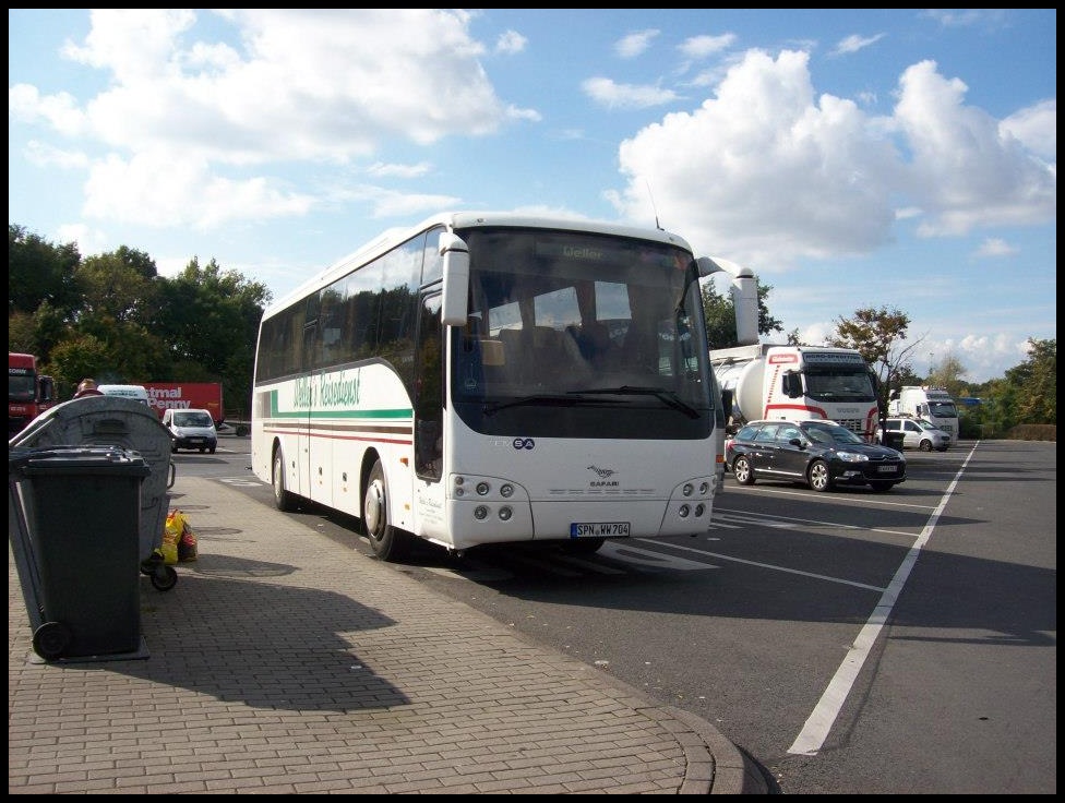 Temsa Safari HD vom Weller Reisedienst aus Deutschland auf einem Autobahnparkplatz.