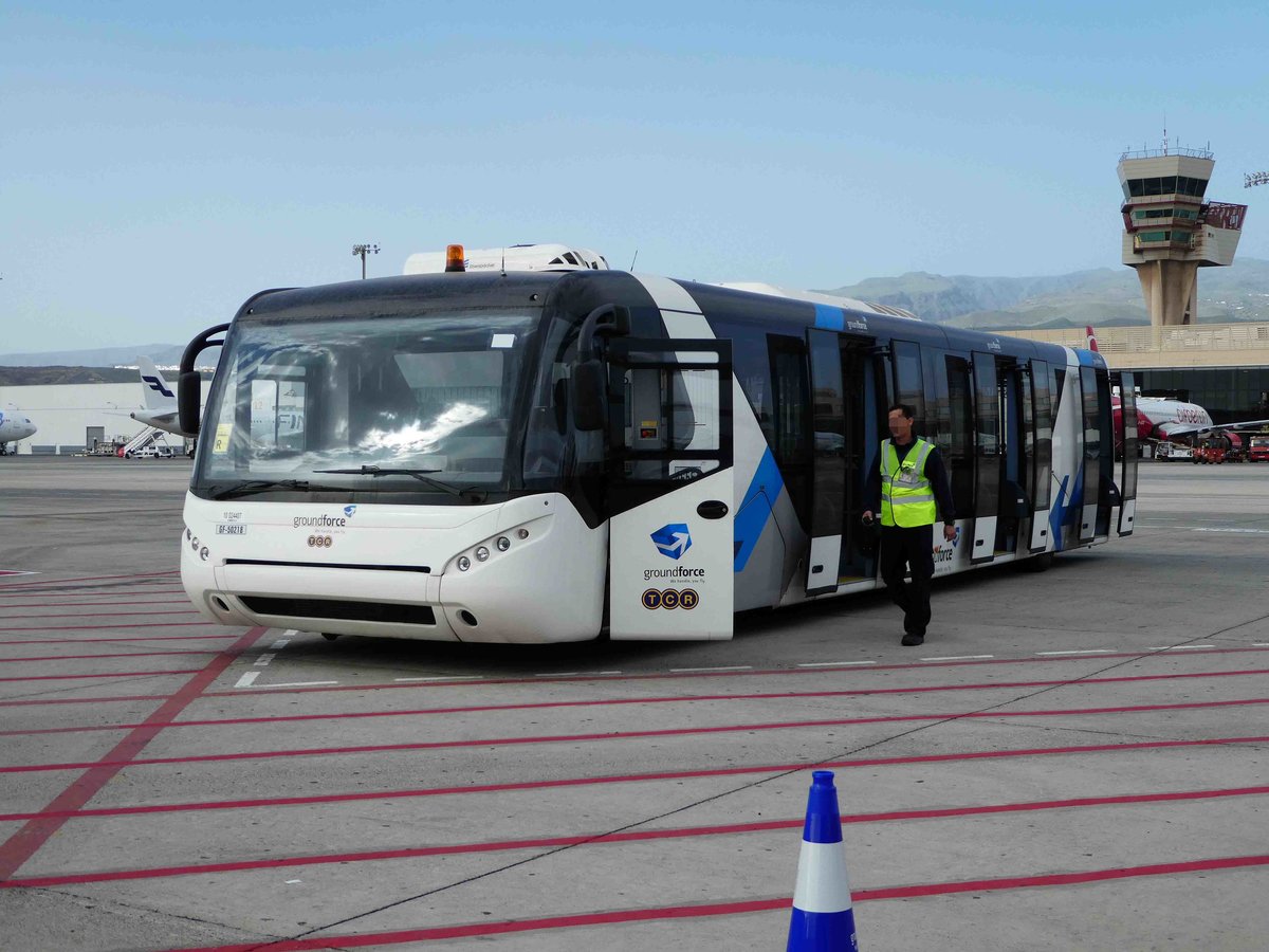 Transferbus auf dem Flughafen Las Palmas, Gran Canaria im Januar 2017