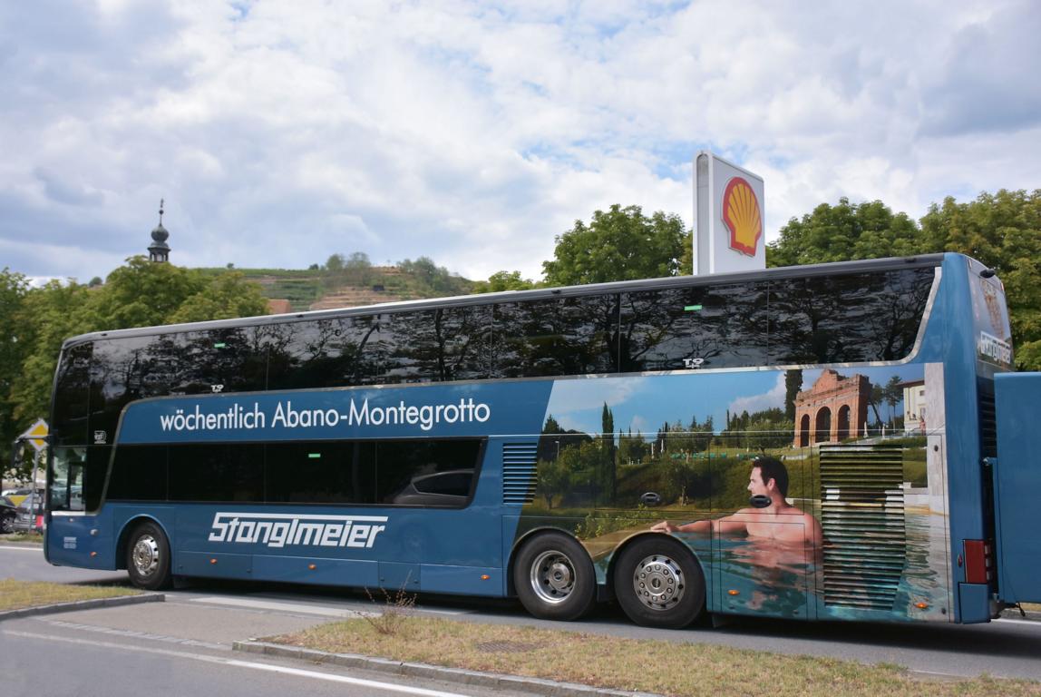 Vab Hool TD927 Astromega von Stanglmeier Reisen aus der BRD 2017 in Krems.