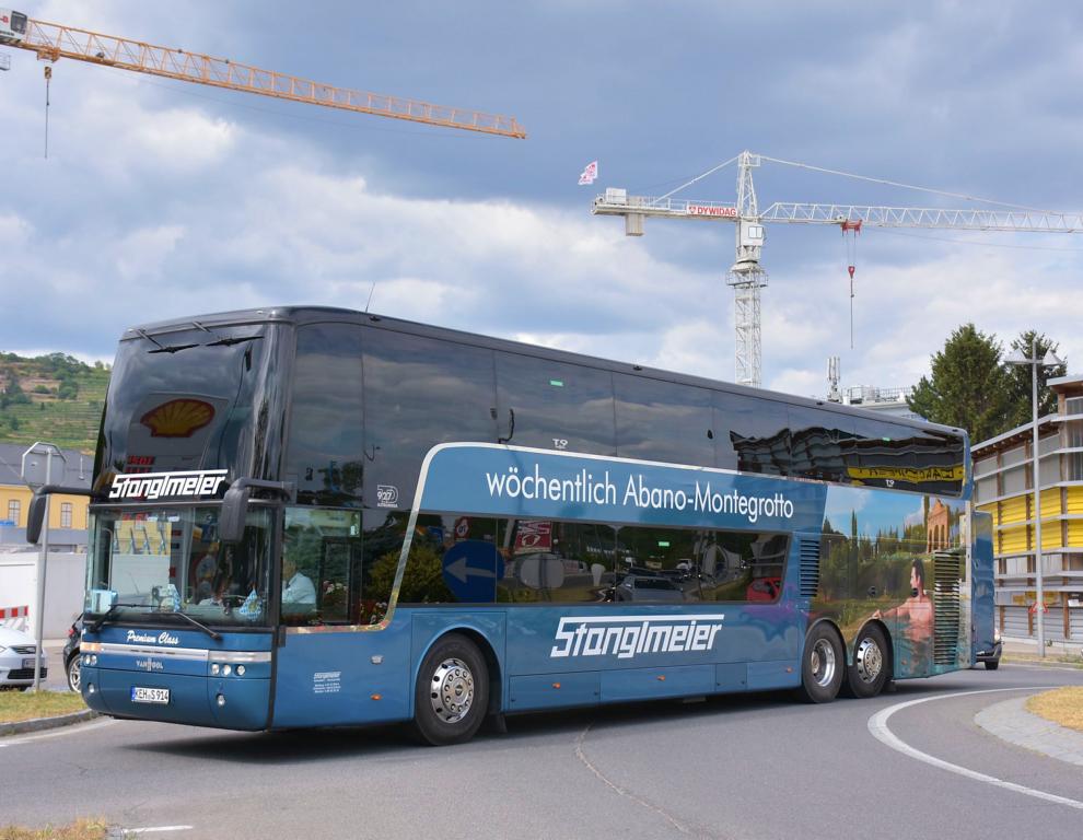 Vab Hool TD927 Astromega von Stanglmeier Reisen aus der BRD 2017 in Krems.