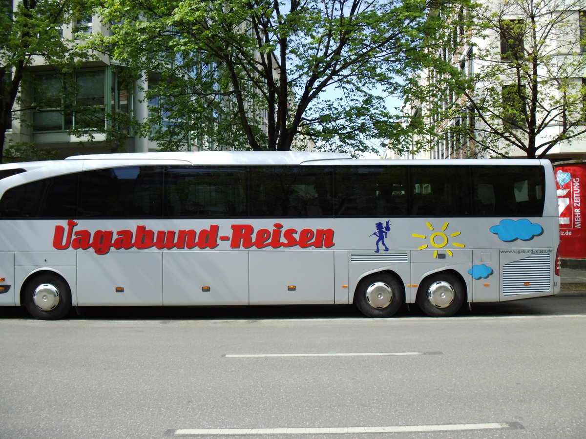 Vagabund-Reisen, Flensburg - Mercedes Benz Travego L am 9. April 2014 in Mnchen (Aufnahme: Martin Beyer)