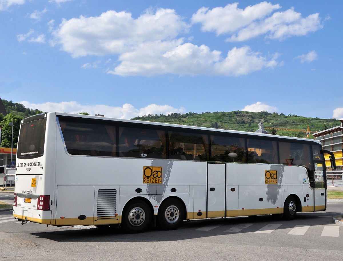 VAN HOOL ACRON aus den NL im Juli 2013 in Krems gesehen.