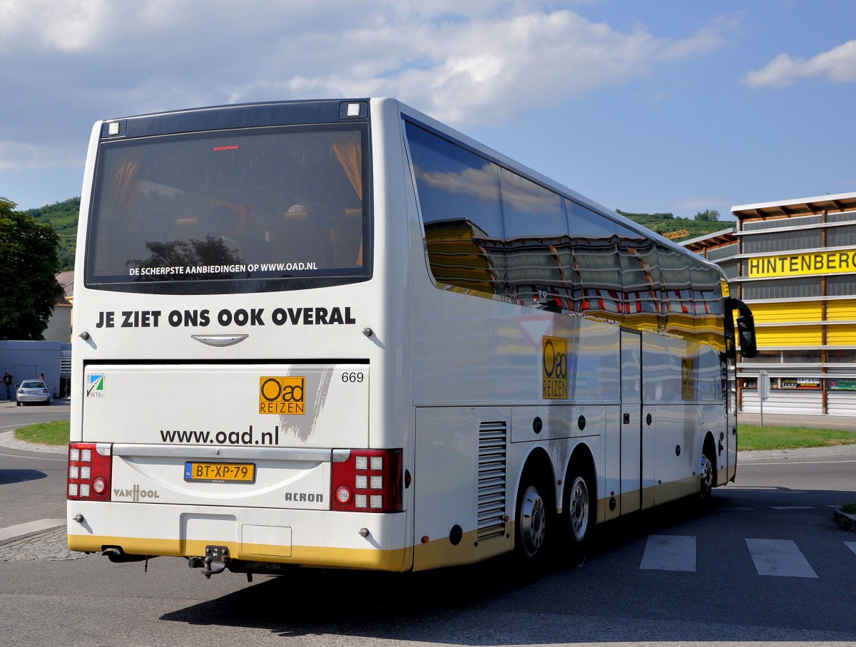 VAN HOOL ACRON aus den NL im August 2013 in Krems gesehen.