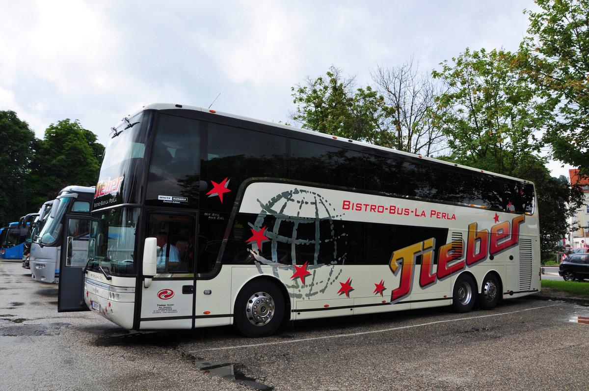 Van Hool  Bistro Bus  von Tieber Reisen/Reisebro aus sterreich in Krems gesehen.