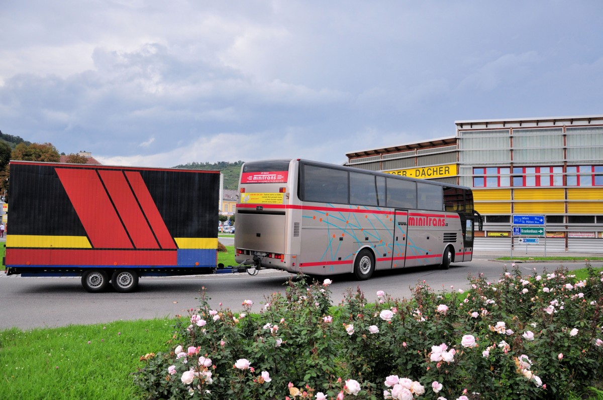 VAN HOOL EOS mit Radanhnger von Minitrans.cz am 20.9.2014.in Krems gesehen.