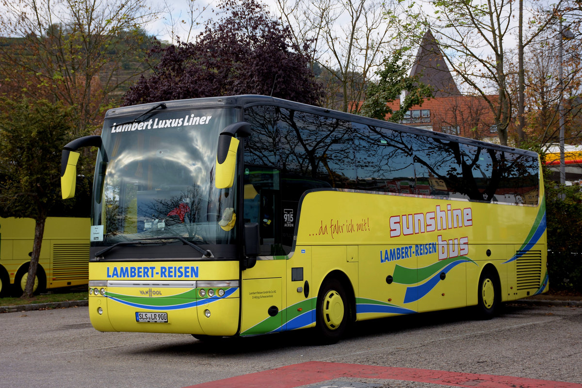 Van Hool T915 Acron von Lambert Reisen aus der BRD in Krems.