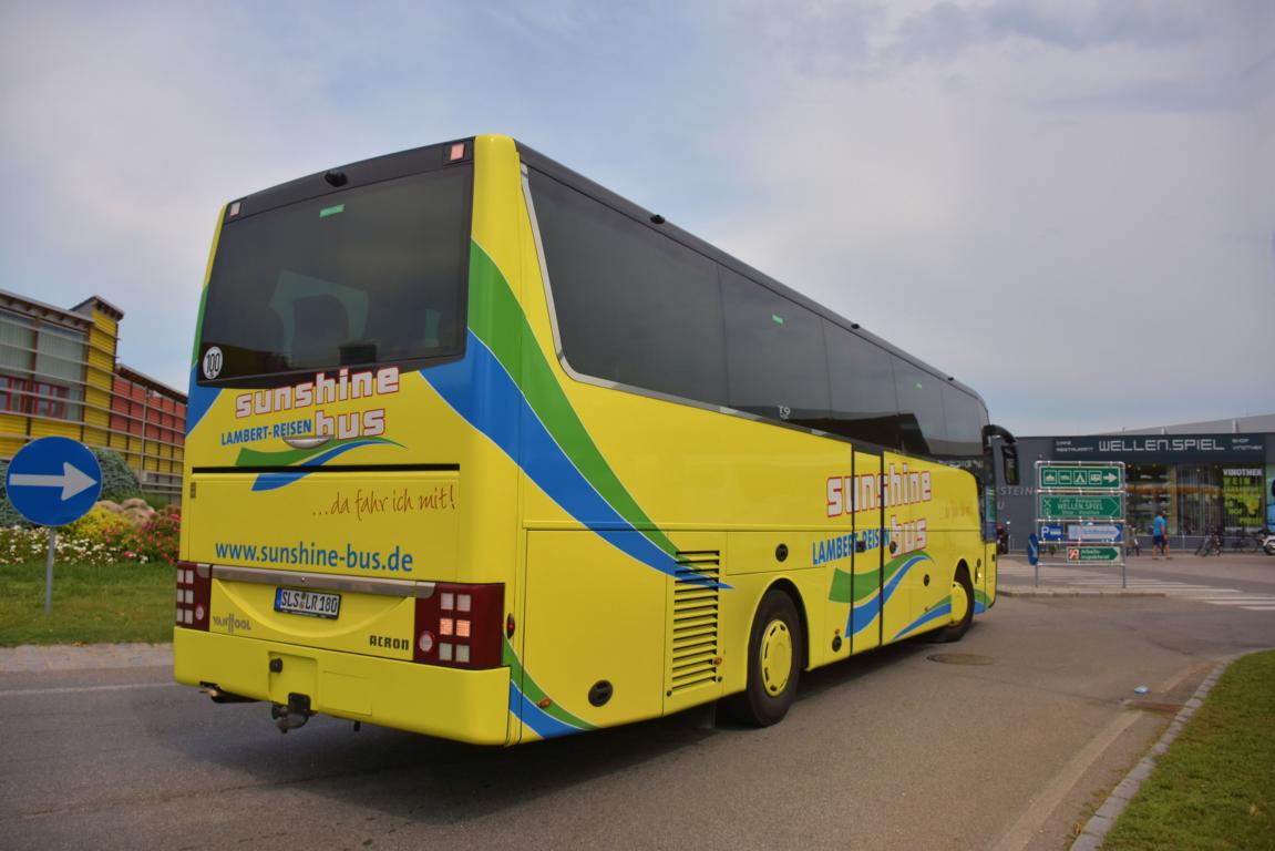 Van Hool T915 Acron von Lambert Reisen aus der BRD 2018 in Krems.