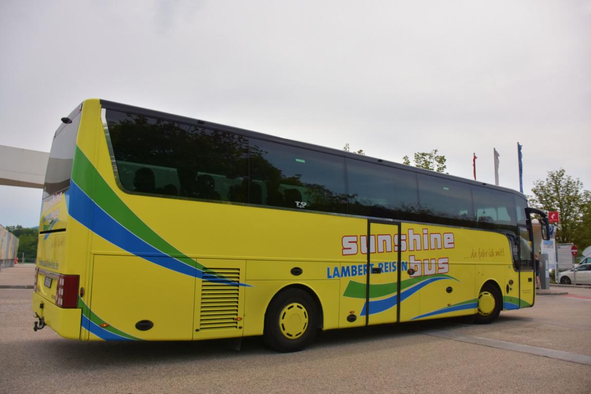 Van Hool T915 Acron von Lambert Reisen aus der BRD 2018 in Krems.