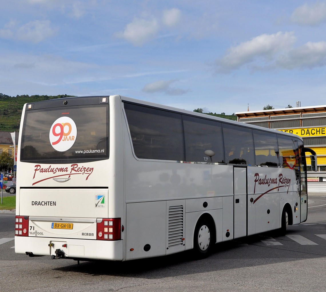 VAN Hool T915 ACRON von Paulusmer Reisen/Holland im September 2013 in Krems.