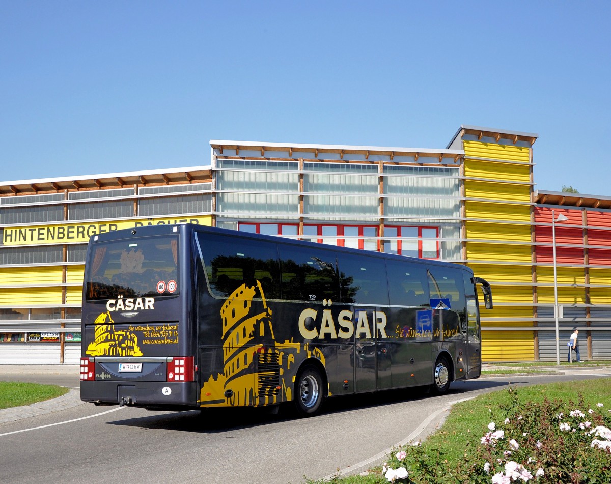 VAN HOOL T915 ALICRON von CSAR / Wien im September 2013 in Krems unterwegs.