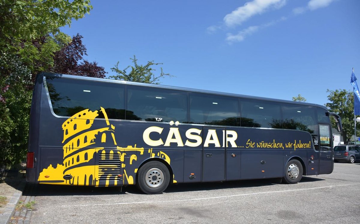 Van Hool T915 Alicron von CSAR Reisen aus Wien.