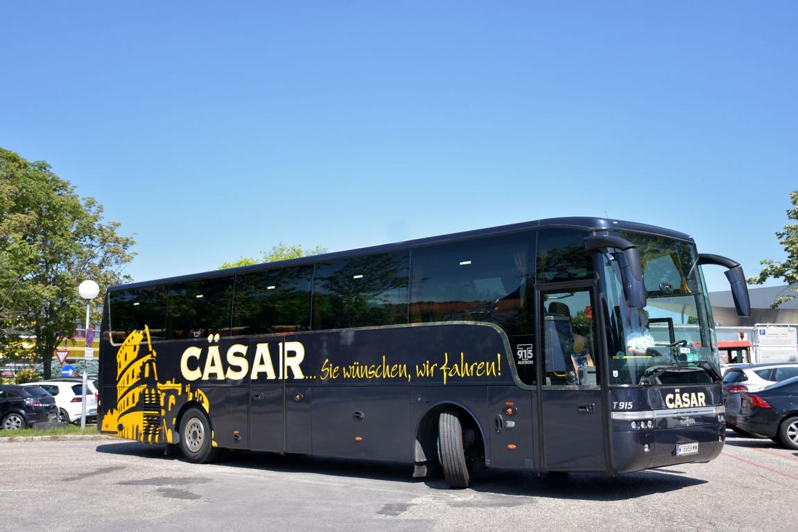 Van Hool T915 Alicron von CSAR Reisen aus Wien.