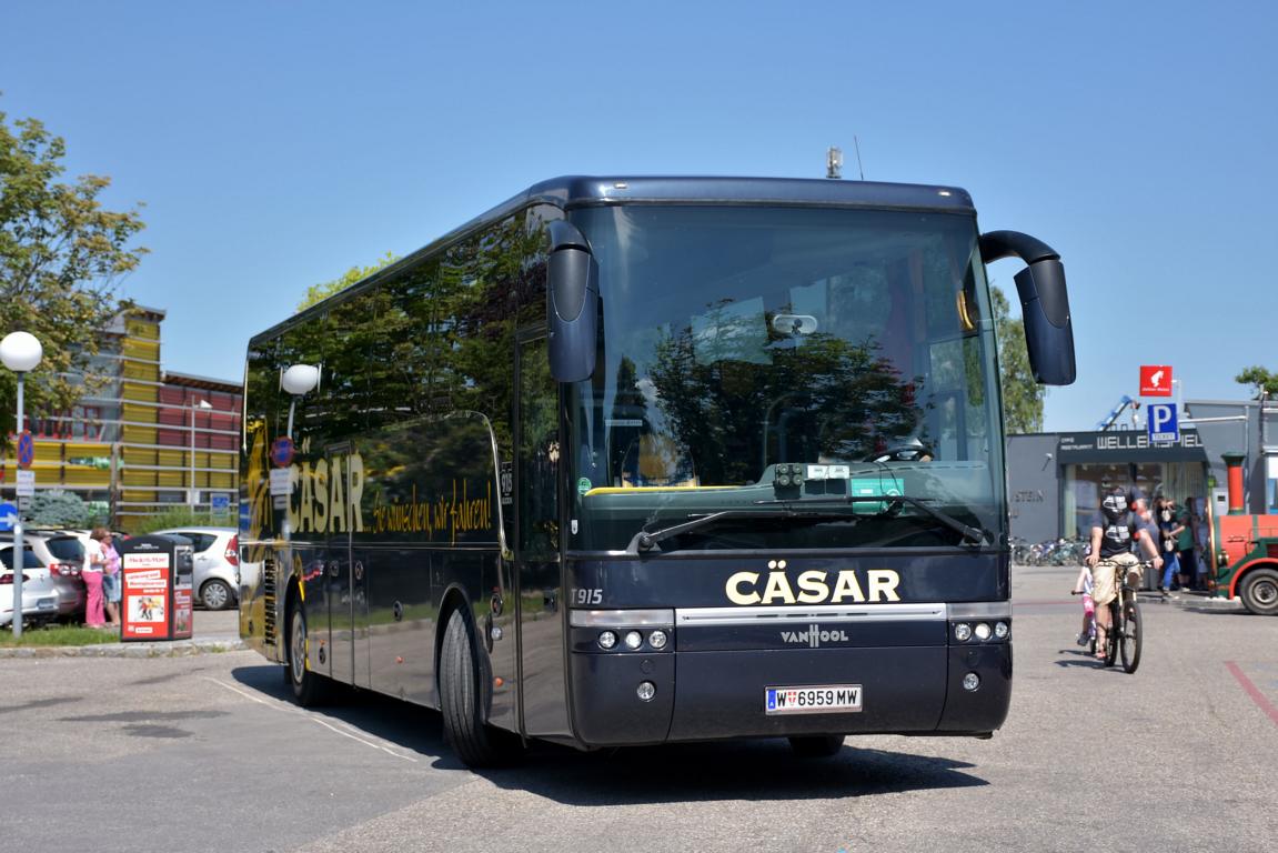 Van Hool T915 Alicron von CSAR Reisen aus Wien.