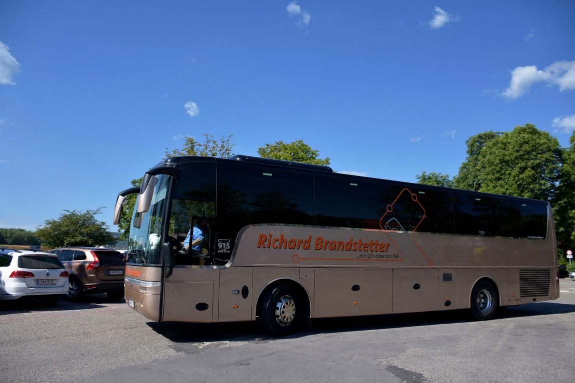 Van Hool T915 Alicron von Richard Brandstetter Reisen aus sterreich 06/2017 in Krems.