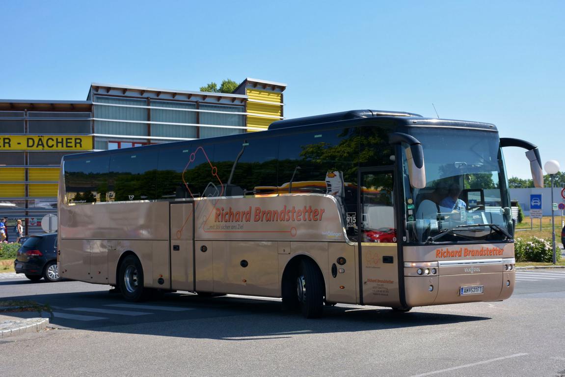 Van Hool T915 Alicron von Richard Brandstetter Reisen aus sterreich 06/2017 in Krems.